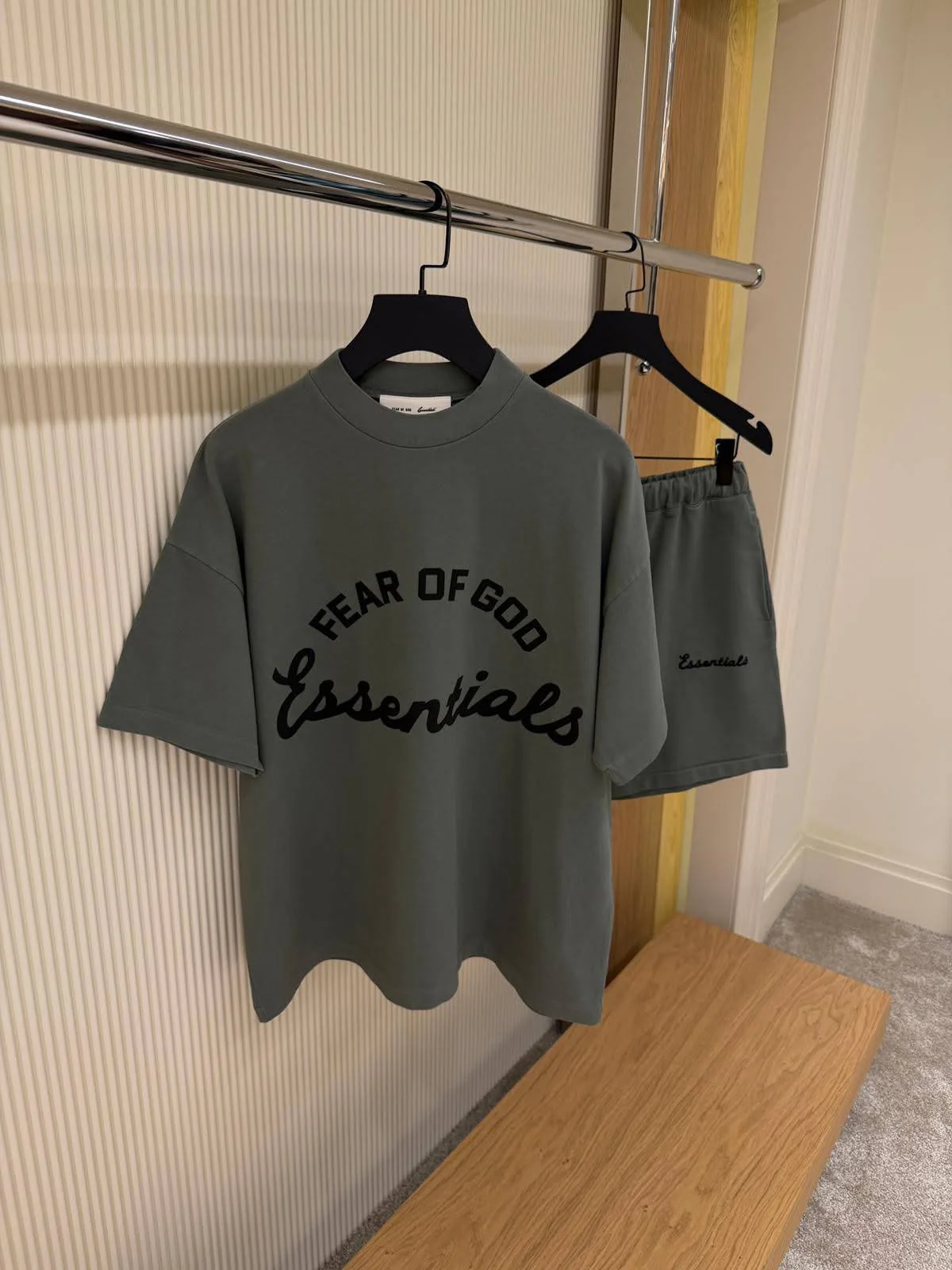 Essentials set - Image 2