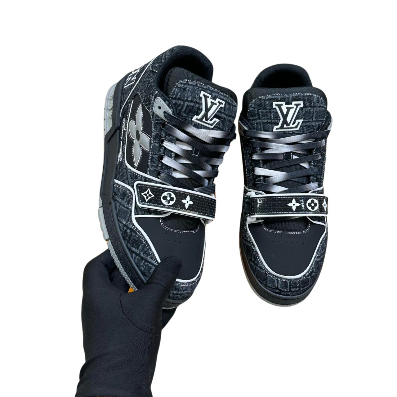 Sneaker 8 - Image 3